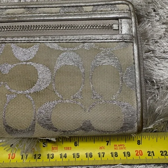 AS IS Coach Wallet/ Gray Wristlet - Picture 4 of 9